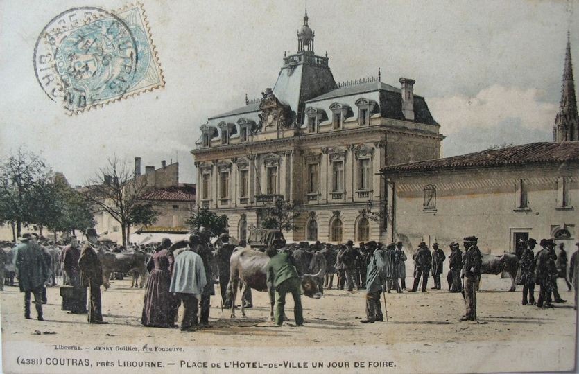 'Place de l'Hotel de Ville' (carte postale), G.R.A.H.C.'